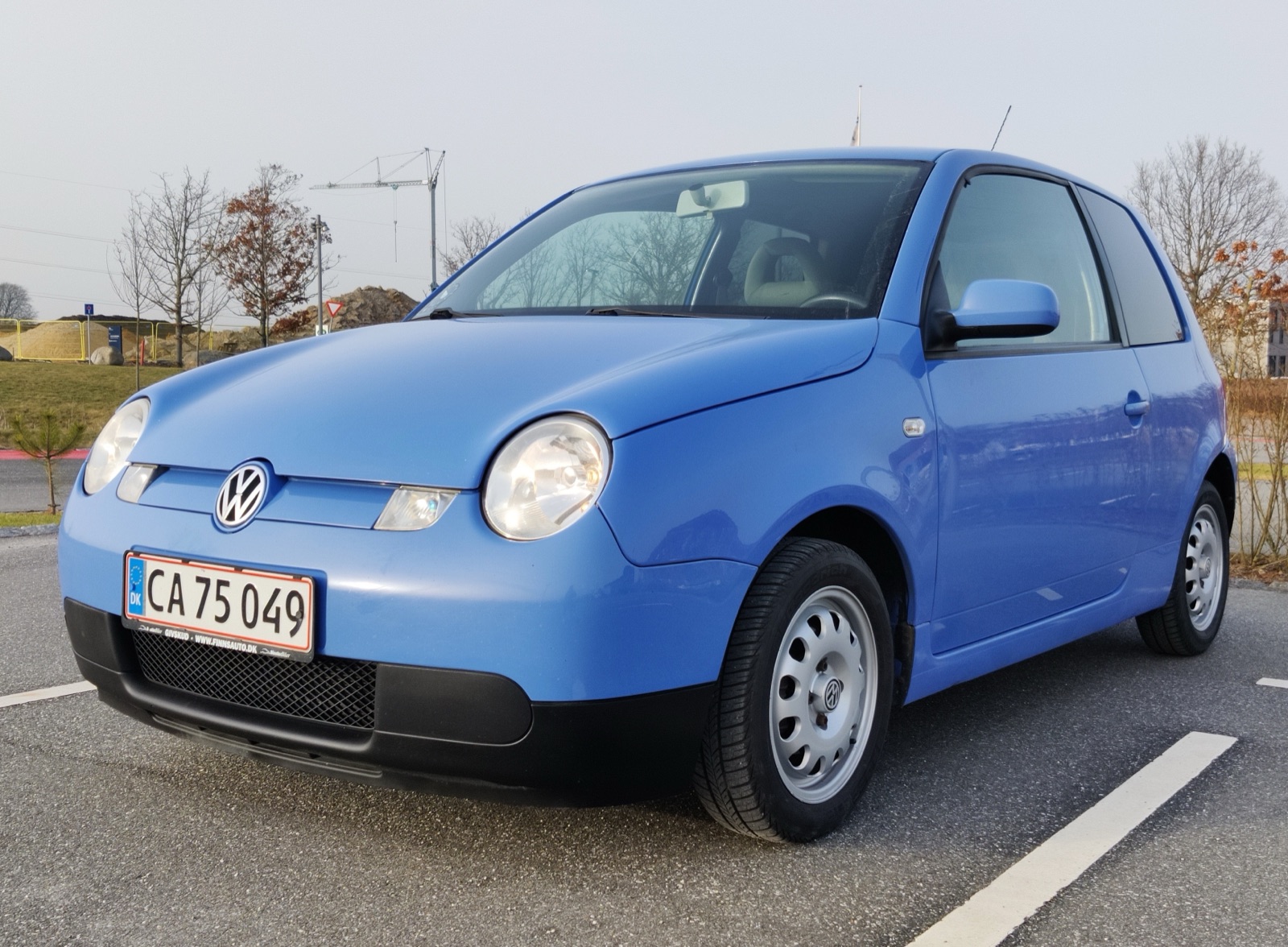 Blå VW Lupo 3L TDI