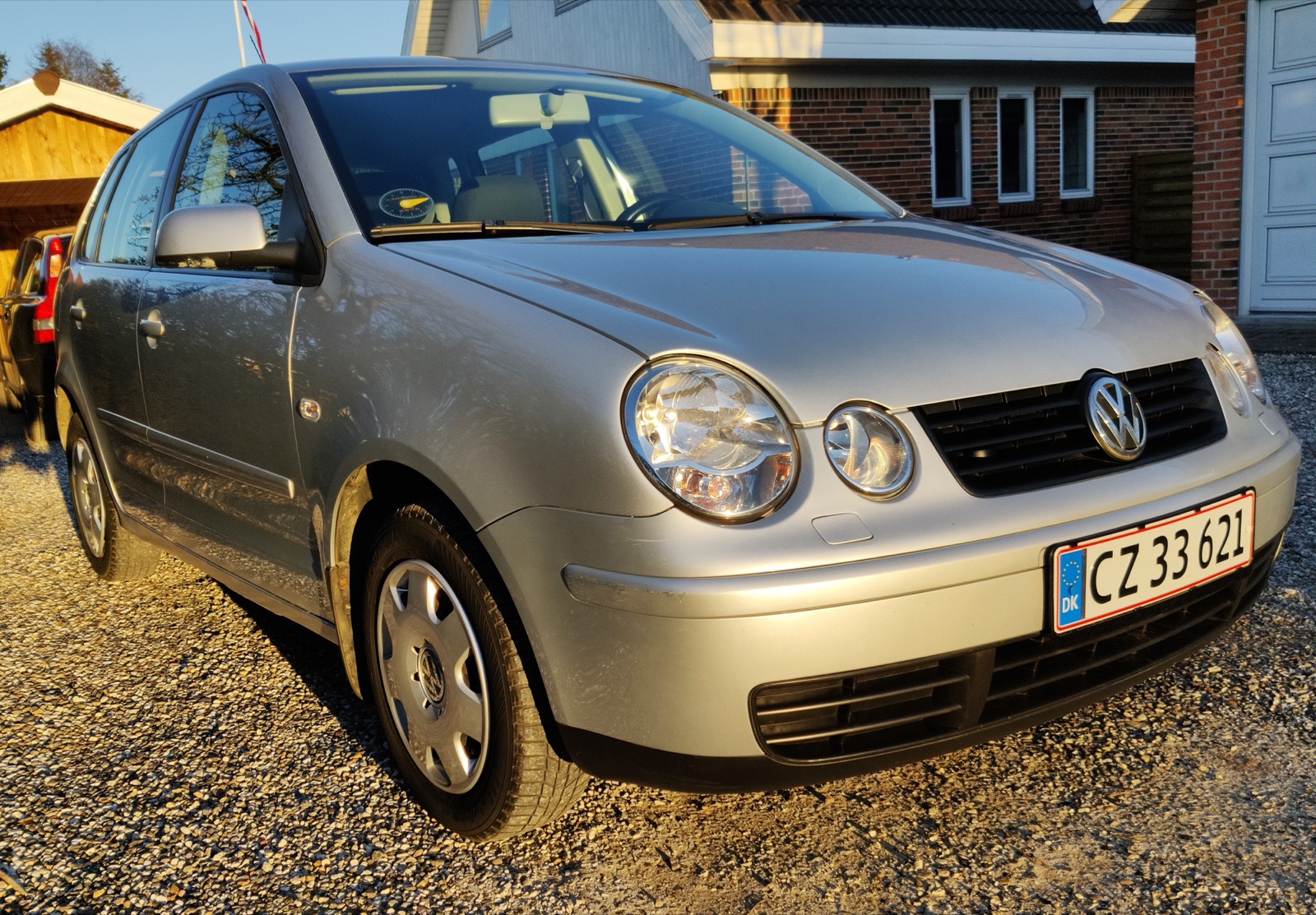 Sølvgrå VW Polo 9N — projektbilen