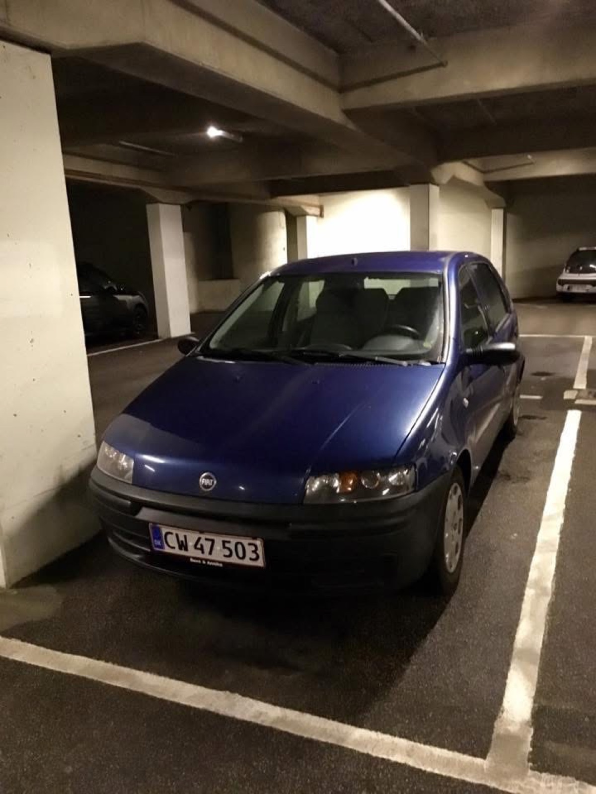 Blå Fiat Grande Punto — Christians første bil